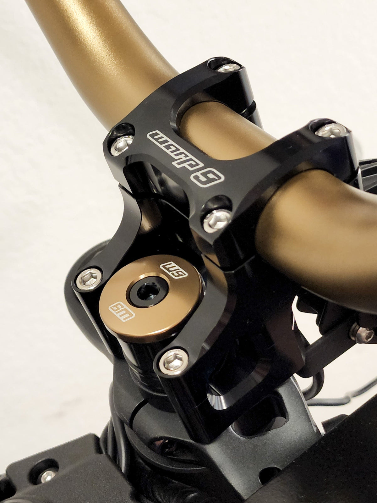 Bar Mount (Collective)